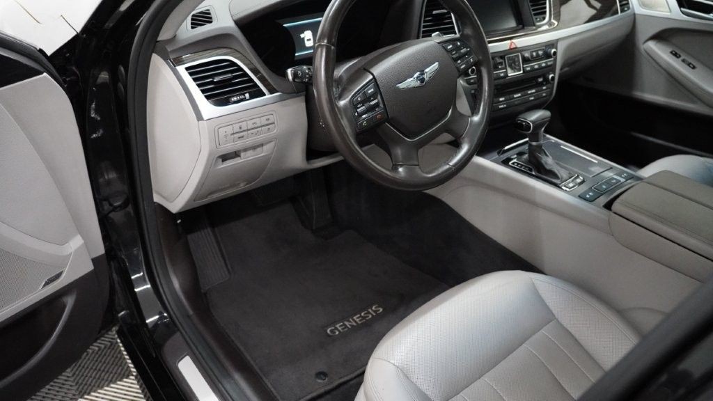 2018 Genesis G80 Image 14