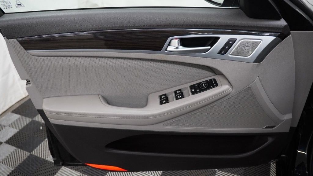 2018 Genesis G80 Image 15