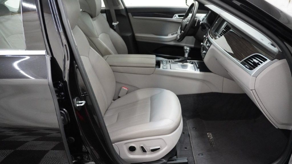 2018 Genesis G80 Image 19