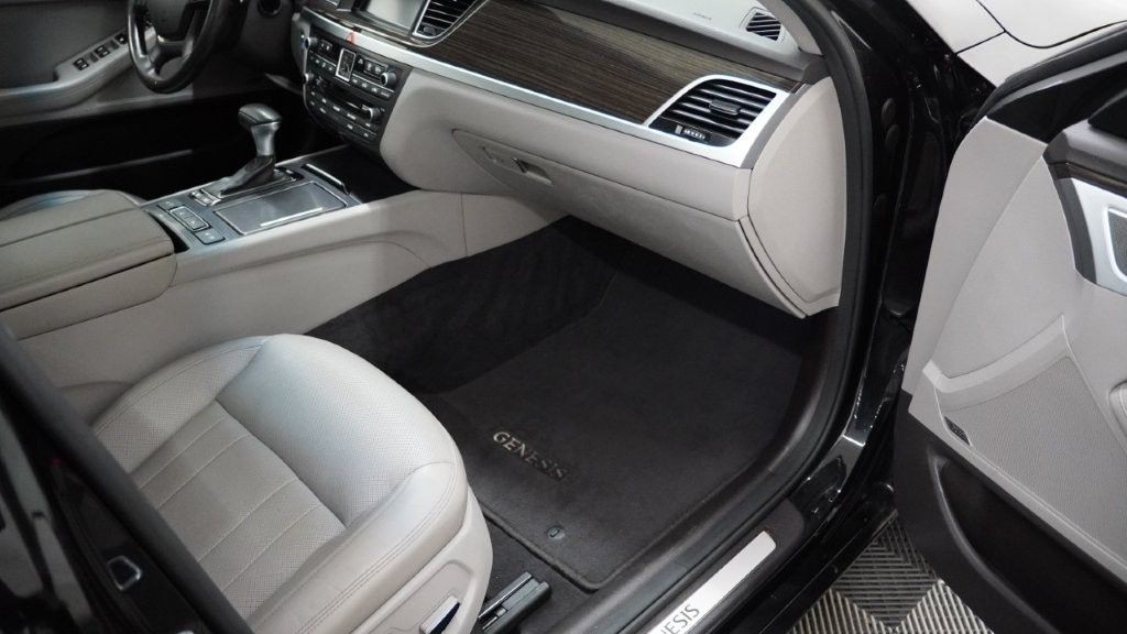 2018 Genesis G80 Image 20