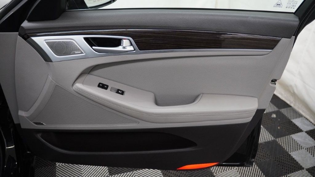 2018 Genesis G80 Image 21