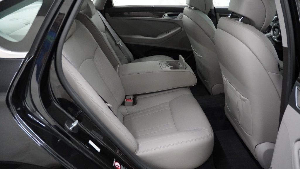 2018 Genesis G80 Image 23