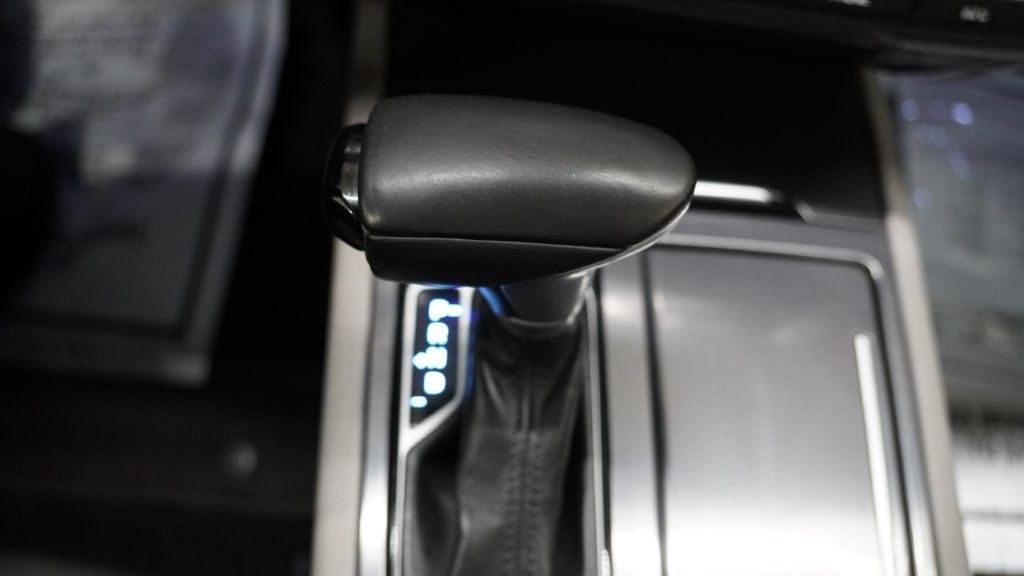 2018 Genesis G80 Image 27