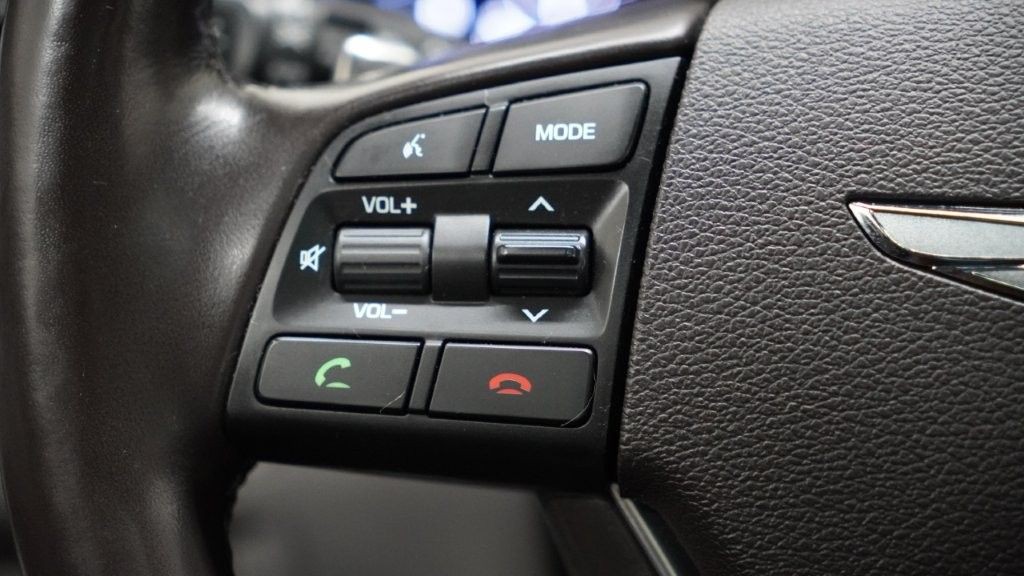 2018 Genesis G80 Image 31