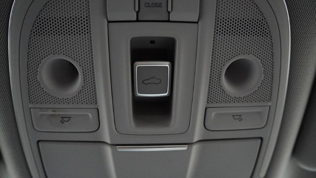2018 Genesis G80 Image 34