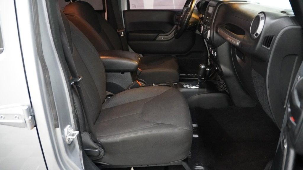 2017 Jeep Wrangler Unlimited Image 16