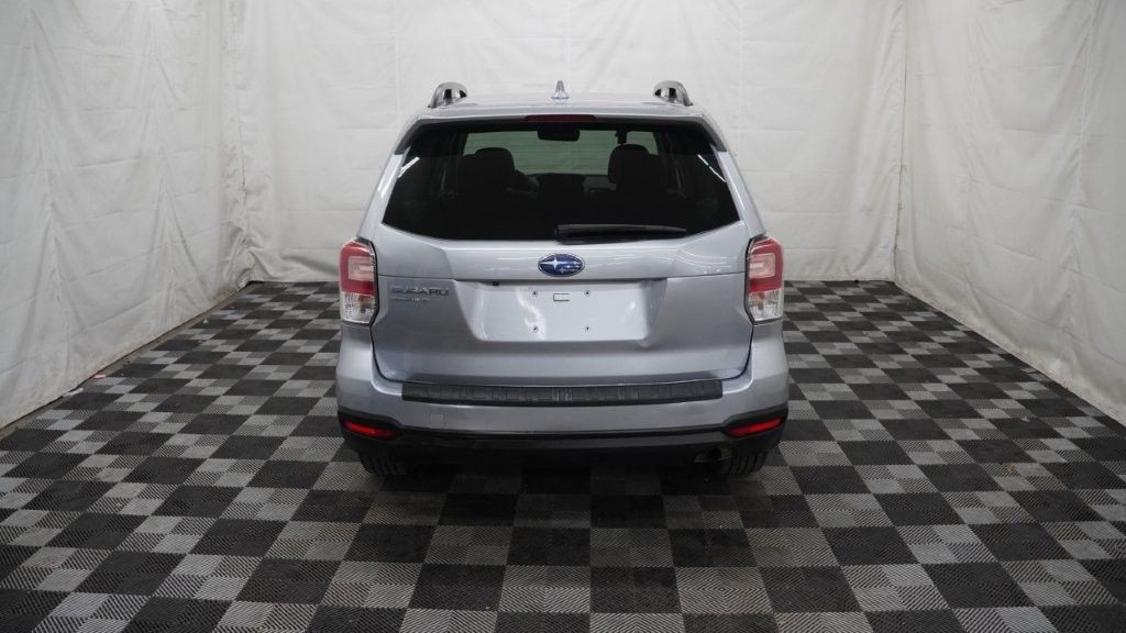2017 Subaru Forester Image 6