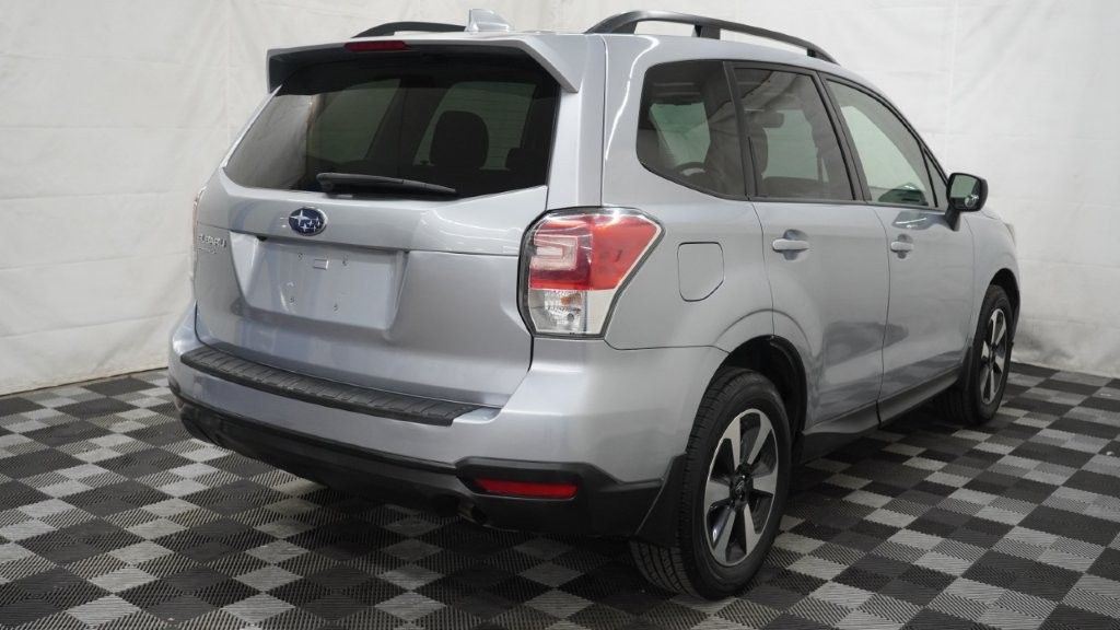 2017 Subaru Forester Image 8