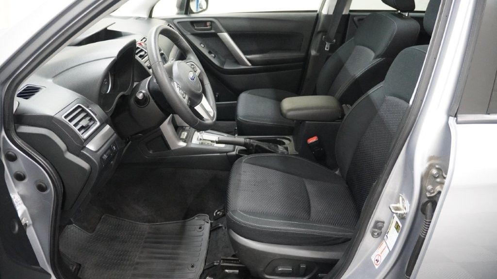 2017 Subaru Forester Image 12