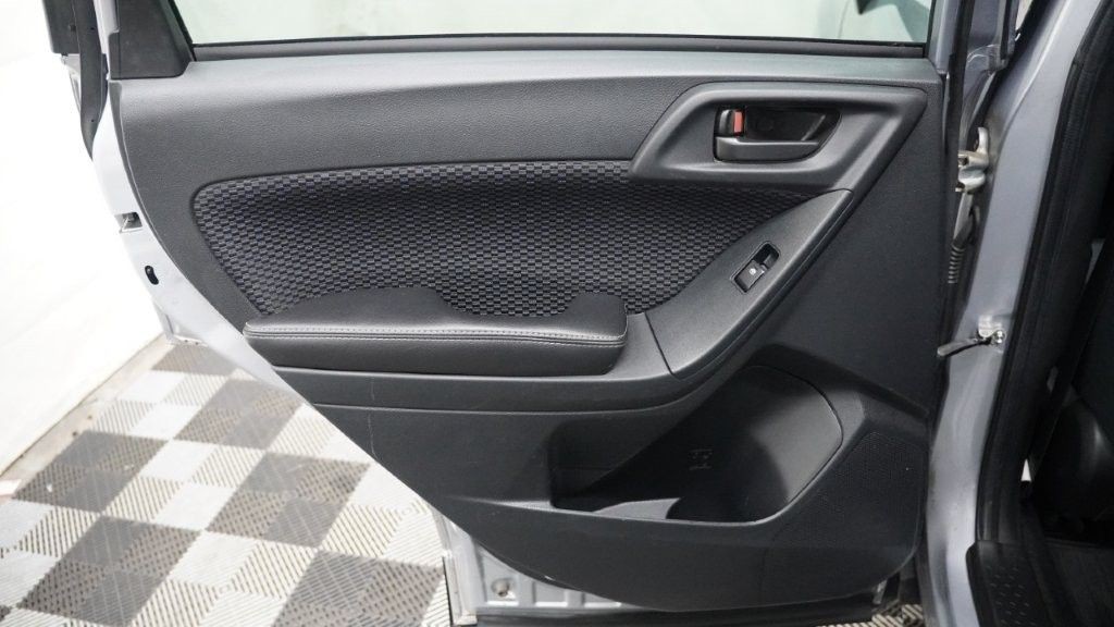 2017 Subaru Forester Image 16