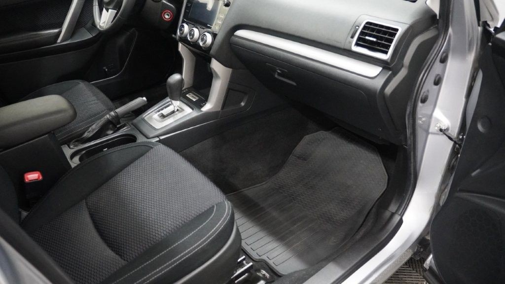 2017 Subaru Forester Image 17