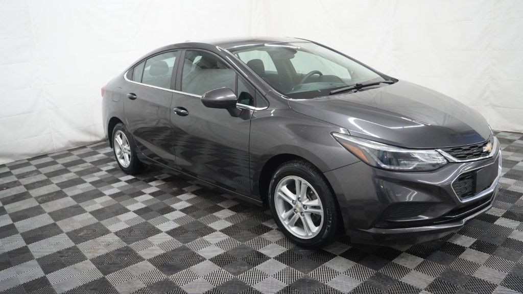 2017 Chevrolet Cruze Image 2