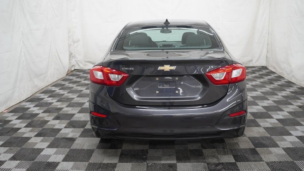2017 Chevrolet Cruze Image 5