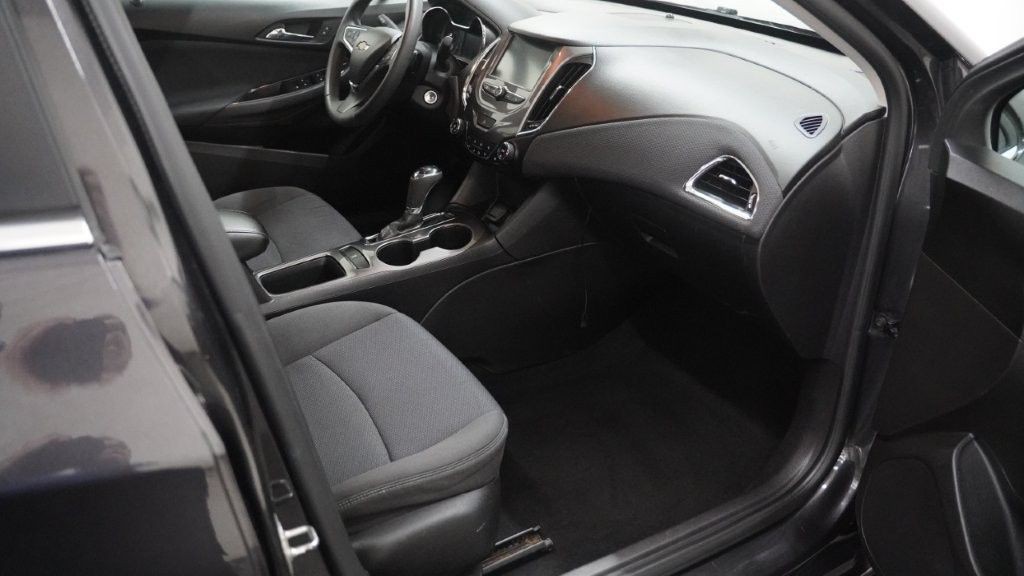 2017 Chevrolet Cruze Image 17