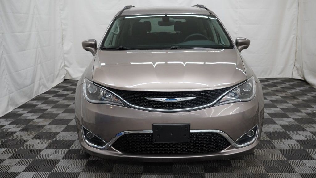 2018 Chrysler Pacifica Image 3