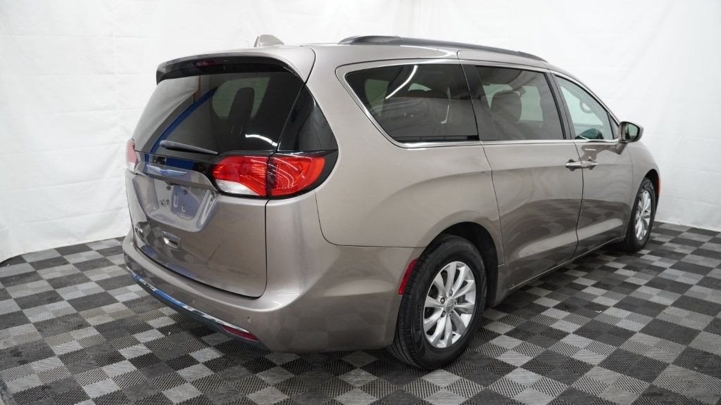 2018 Chrysler Pacifica Image 5