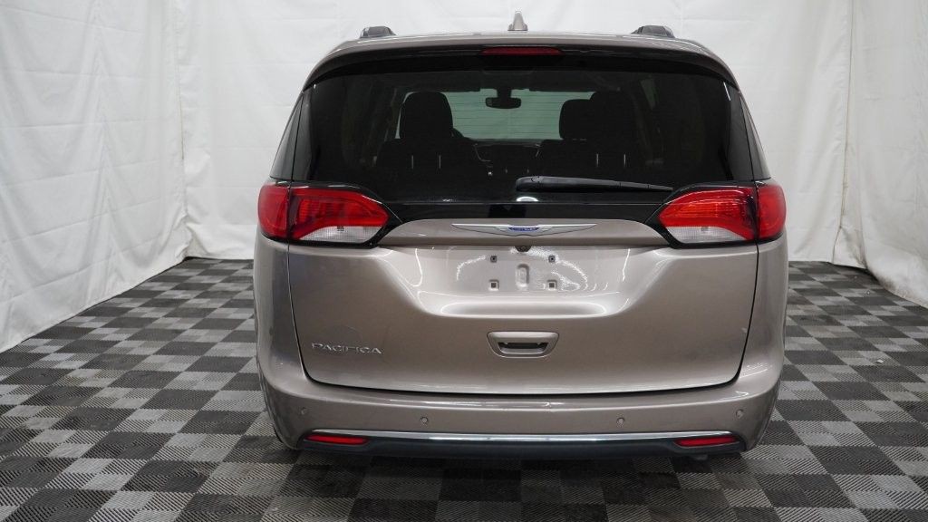 2018 Chrysler Pacifica Image 7