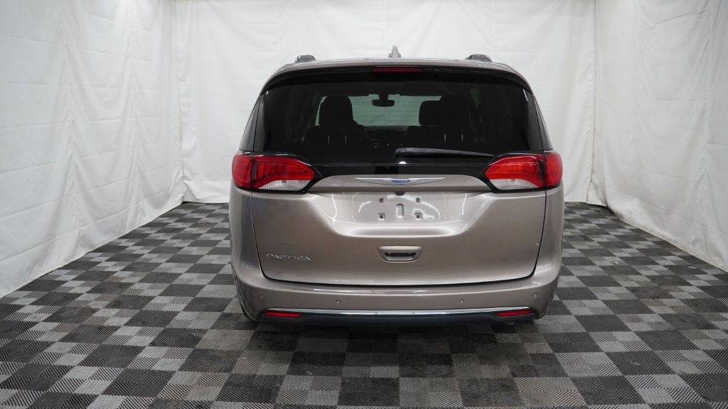 2018 Chrysler Pacifica Image 8