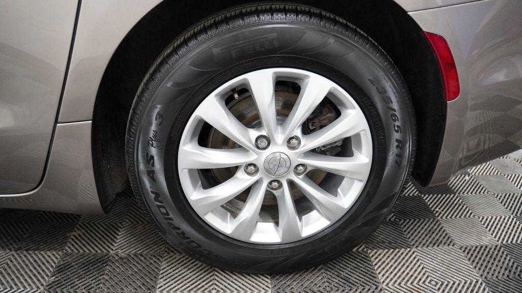 2018 Chrysler Pacifica Image 9