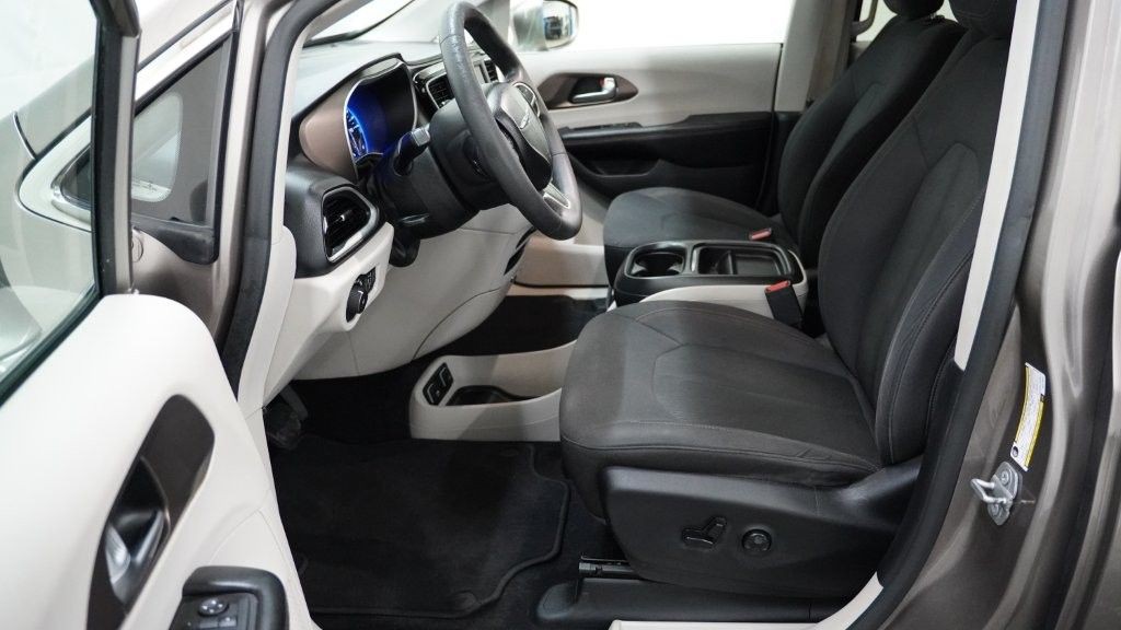 2018 Chrysler Pacifica Image 10
