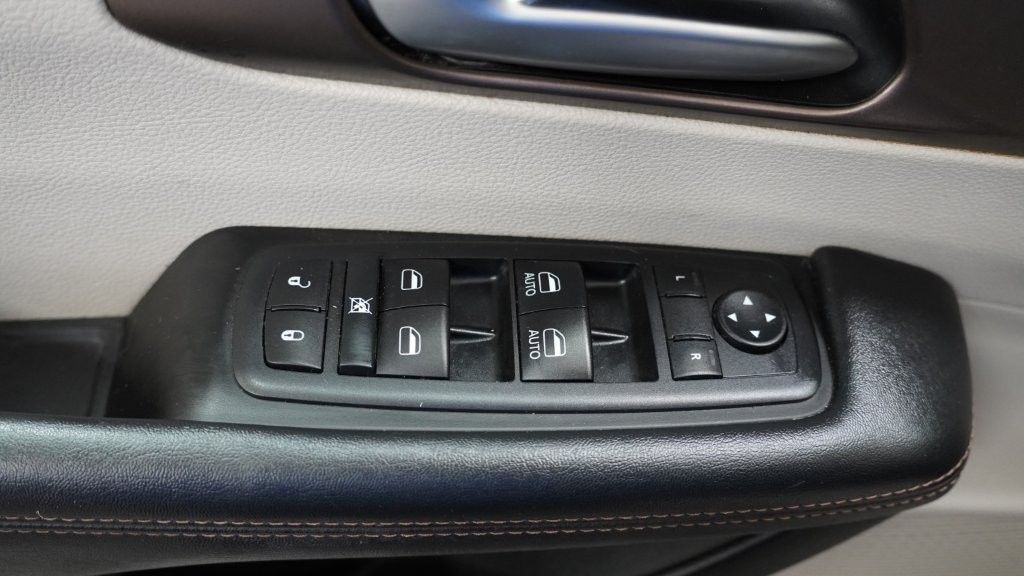 2018 Chrysler Pacifica Image 11