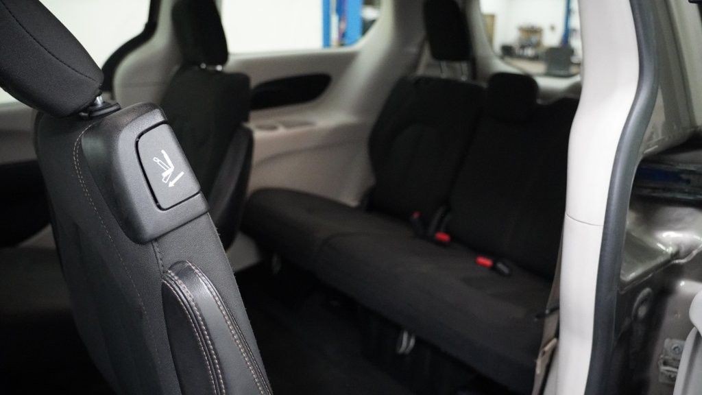 2018 Chrysler Pacifica Image 15
