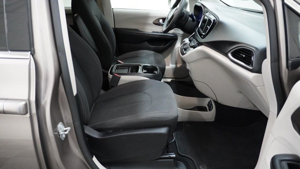 2018 Chrysler Pacifica Image 16