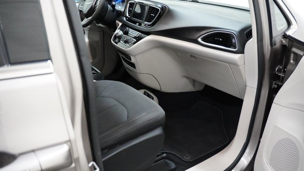 2018 Chrysler Pacifica Image 17