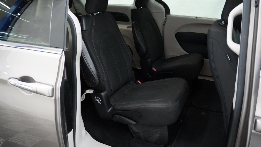 2018 Chrysler Pacifica Image 20