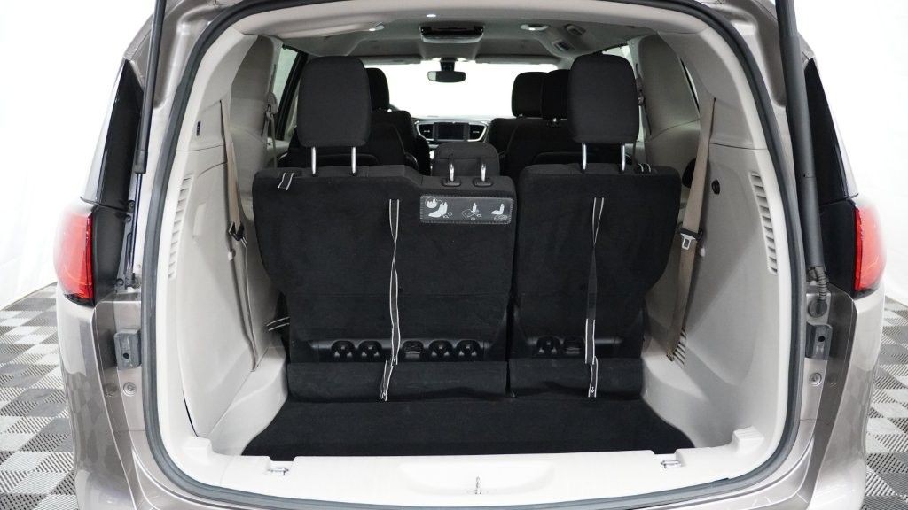 2018 Chrysler Pacifica Image 22