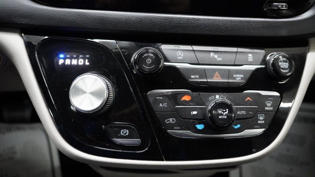 2018 Chrysler Pacifica Image 24