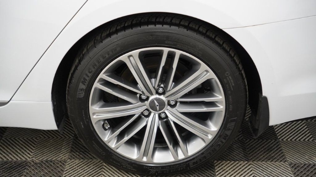 2018 Genesis G80 Image 10