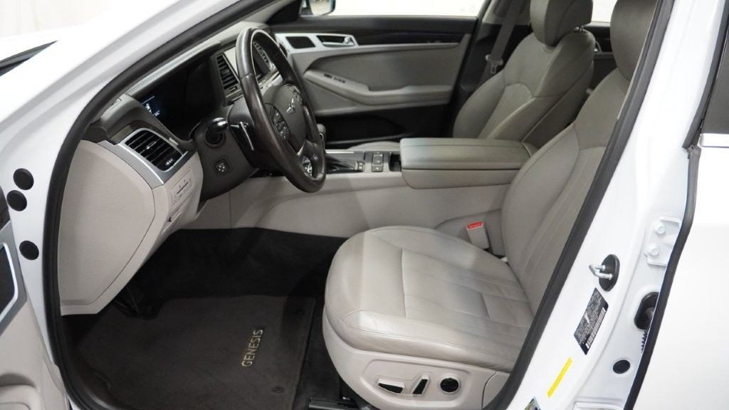 2018 Genesis G80 Image 11