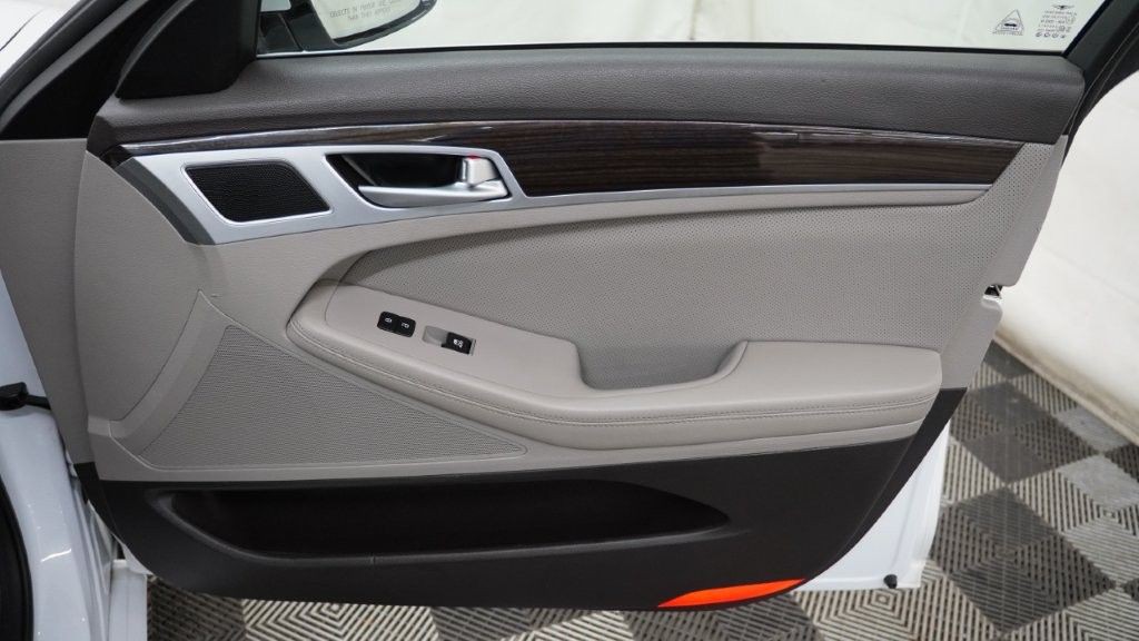 2018 Genesis G80 Image 13