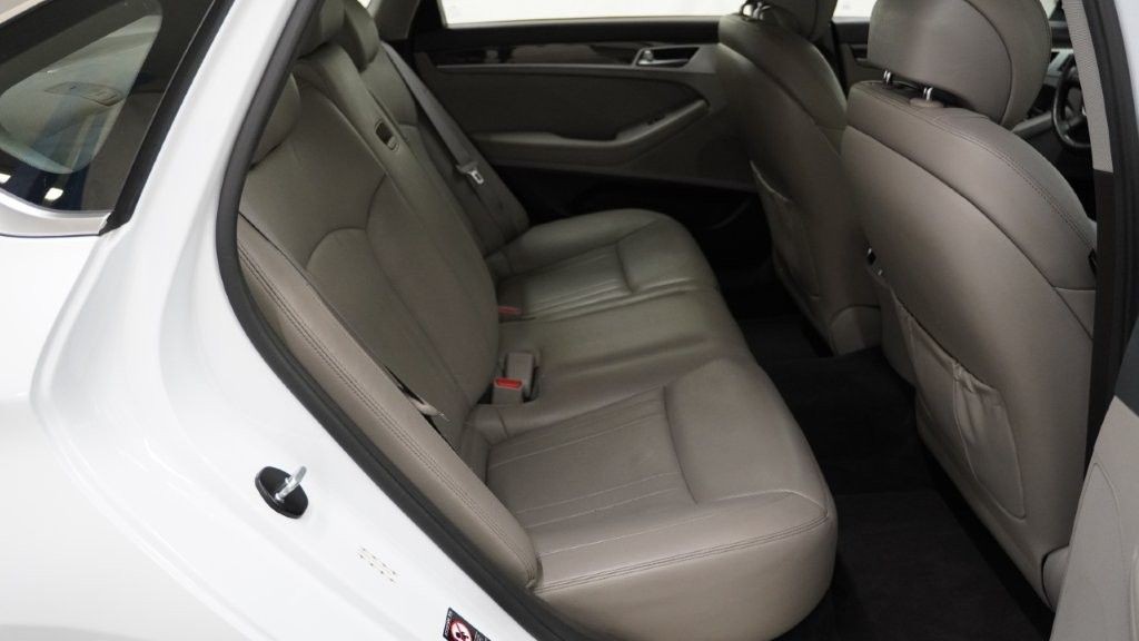 2018 Genesis G80 Image 14