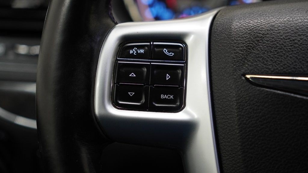 2013 Chrysler Town & Country Image 26