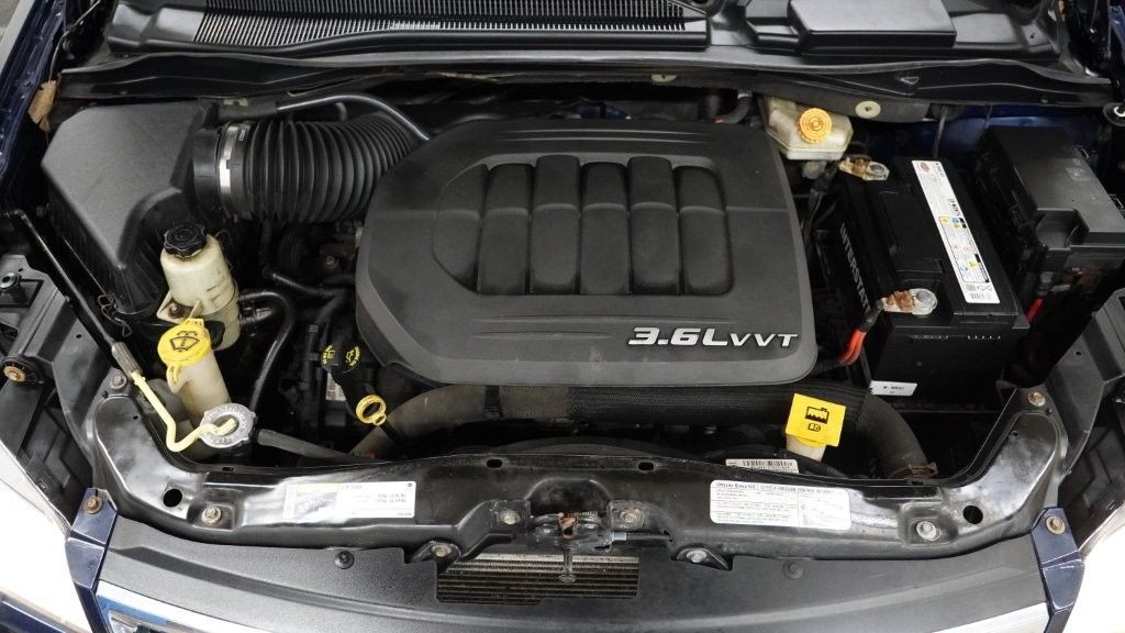 2013 Chrysler Town & Country Image 28