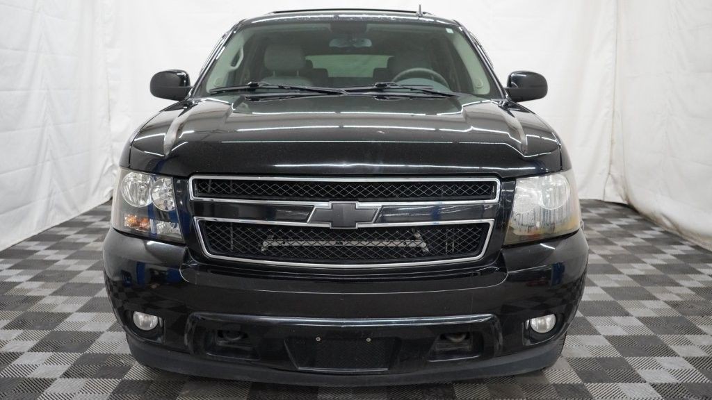 2010 Chevrolet Suburban Image 3
