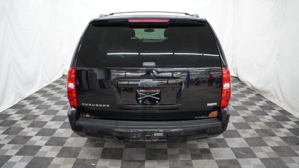 2010 Chevrolet Suburban Image 5