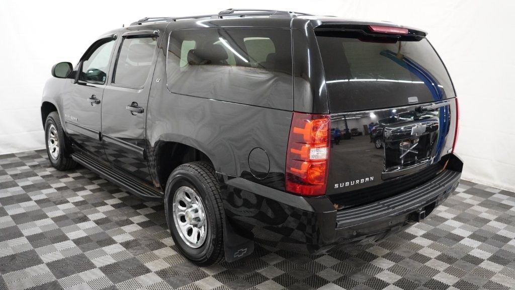 2010 Chevrolet Suburban Image 7