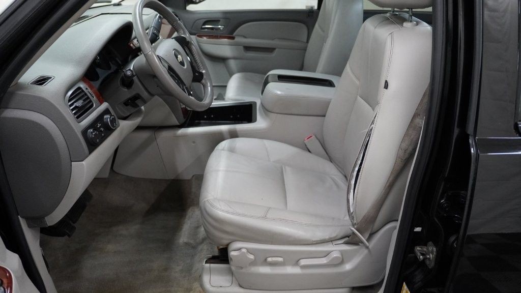 2010 Chevrolet Suburban Image 9