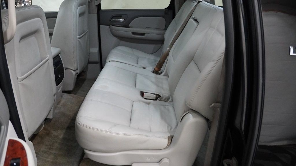 2010 Chevrolet Suburban Image 12
