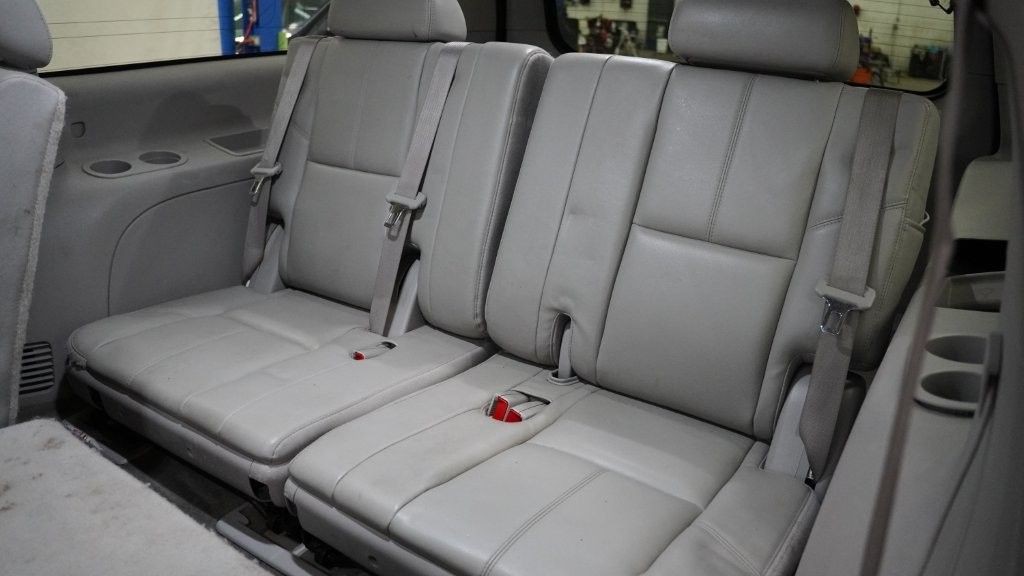 2010 Chevrolet Suburban Image 13