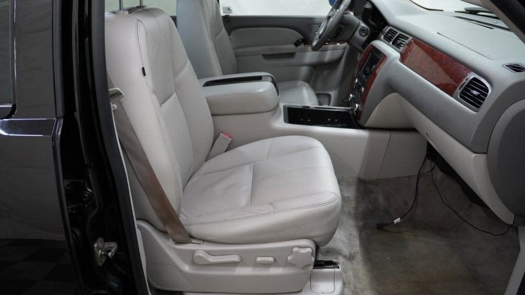 2010 Chevrolet Suburban Image 15
