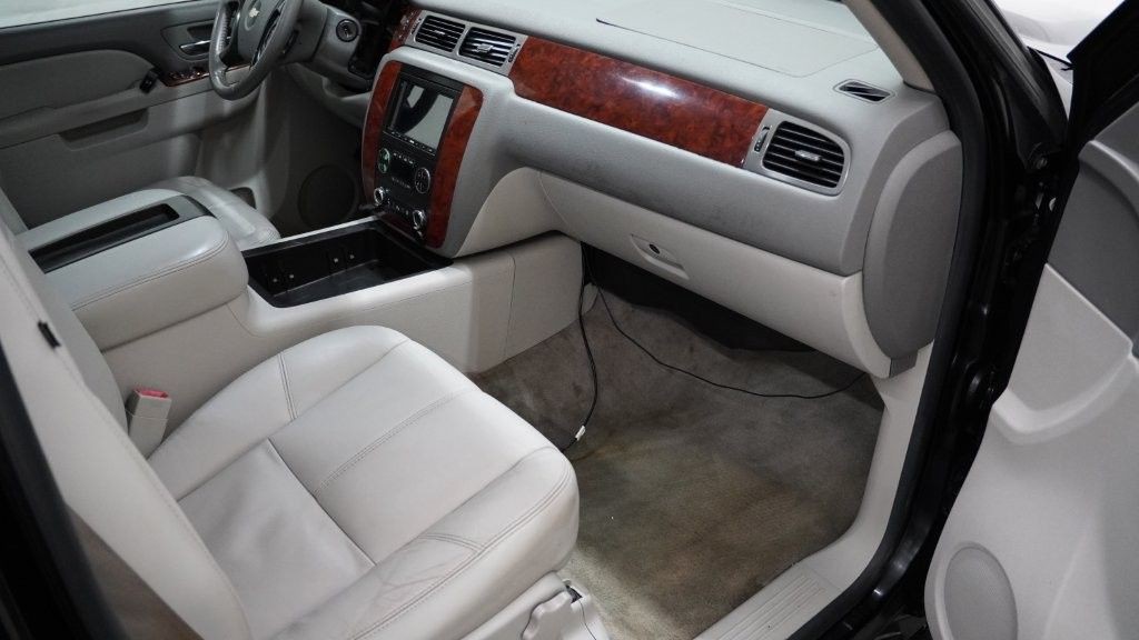 2010 Chevrolet Suburban Image 16