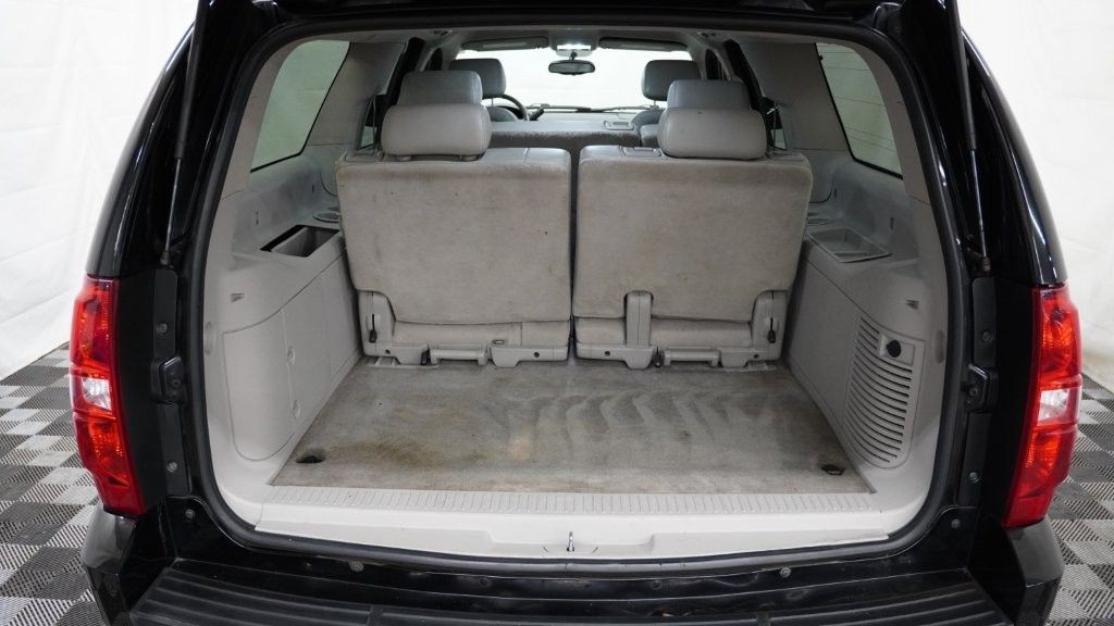 2010 Chevrolet Suburban Image 22