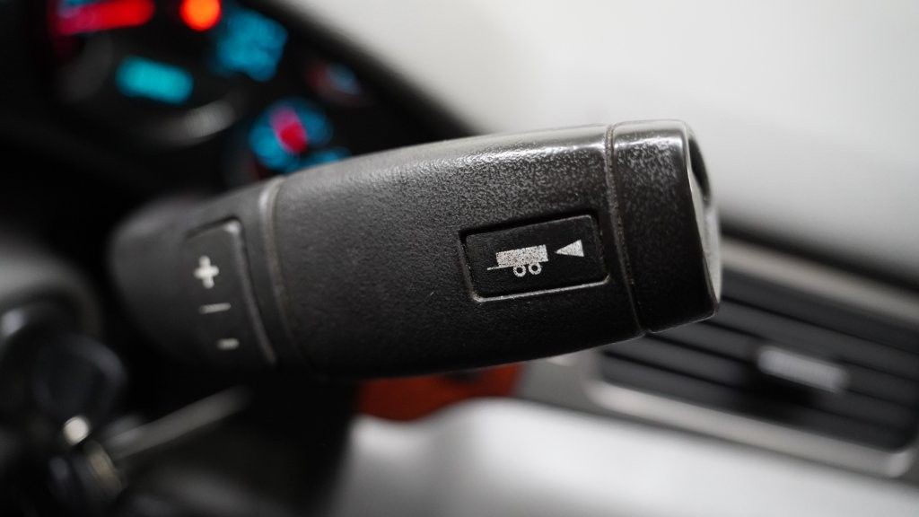 2010 Chevrolet Suburban Image 24