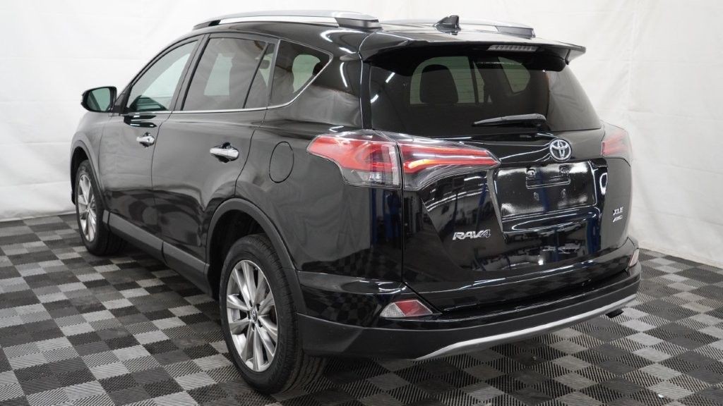 2017 Toyota Rav4 Image 8