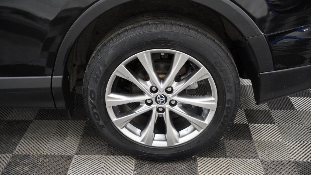 2017 Toyota Rav4 Image 9