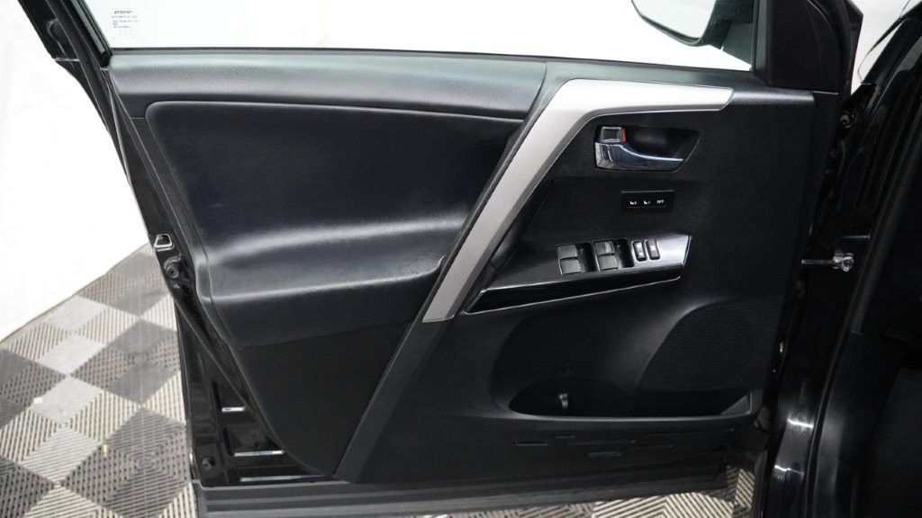 2017 Toyota Rav4 Image 11